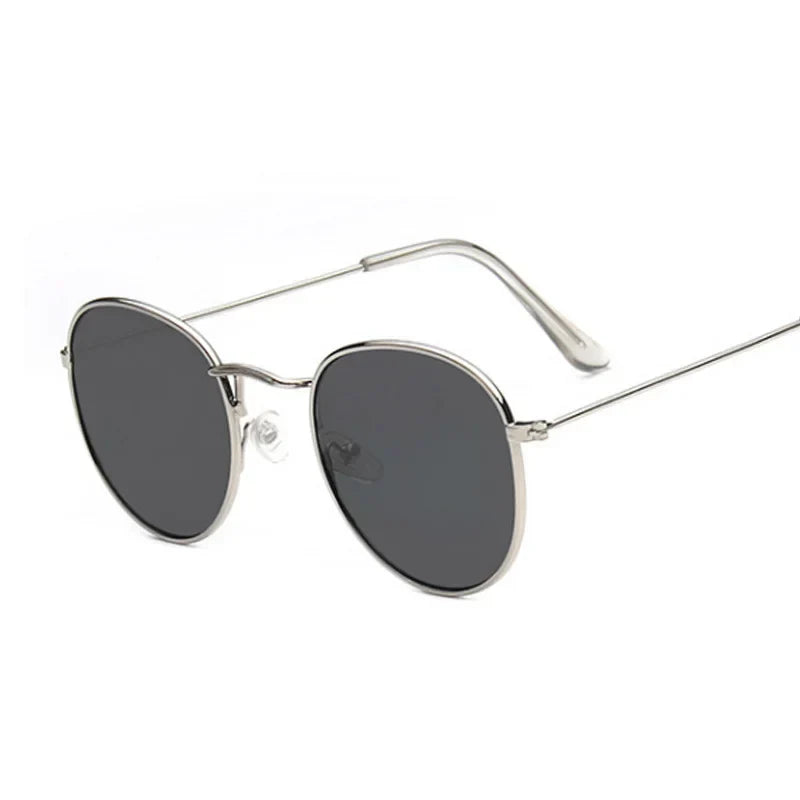 Classic Vintage-Style Sunglasses for Timeless Fashion-4
