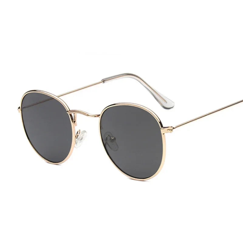 Classic Vintage-Style Sunglasses for Timeless Fashion-3