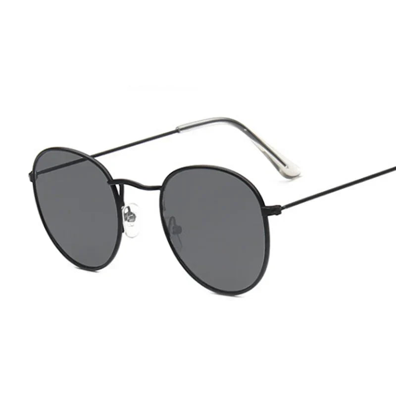 Classic Vintage-Style Sunglasses for Timeless Fashion-2