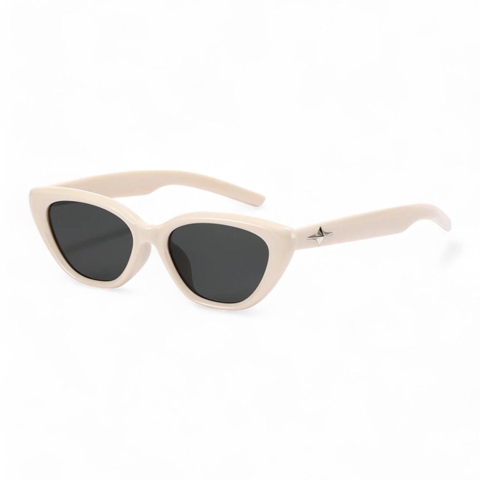 Bold Modern Eyeglasses with Stylish Accents for Trendsetters-5