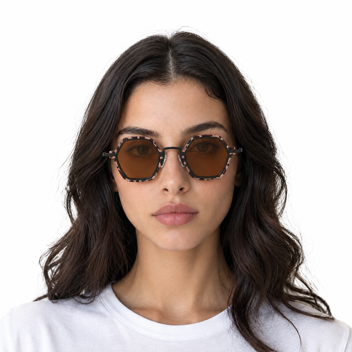 Woman wearing polygon square metal sunglasses, lifestyle