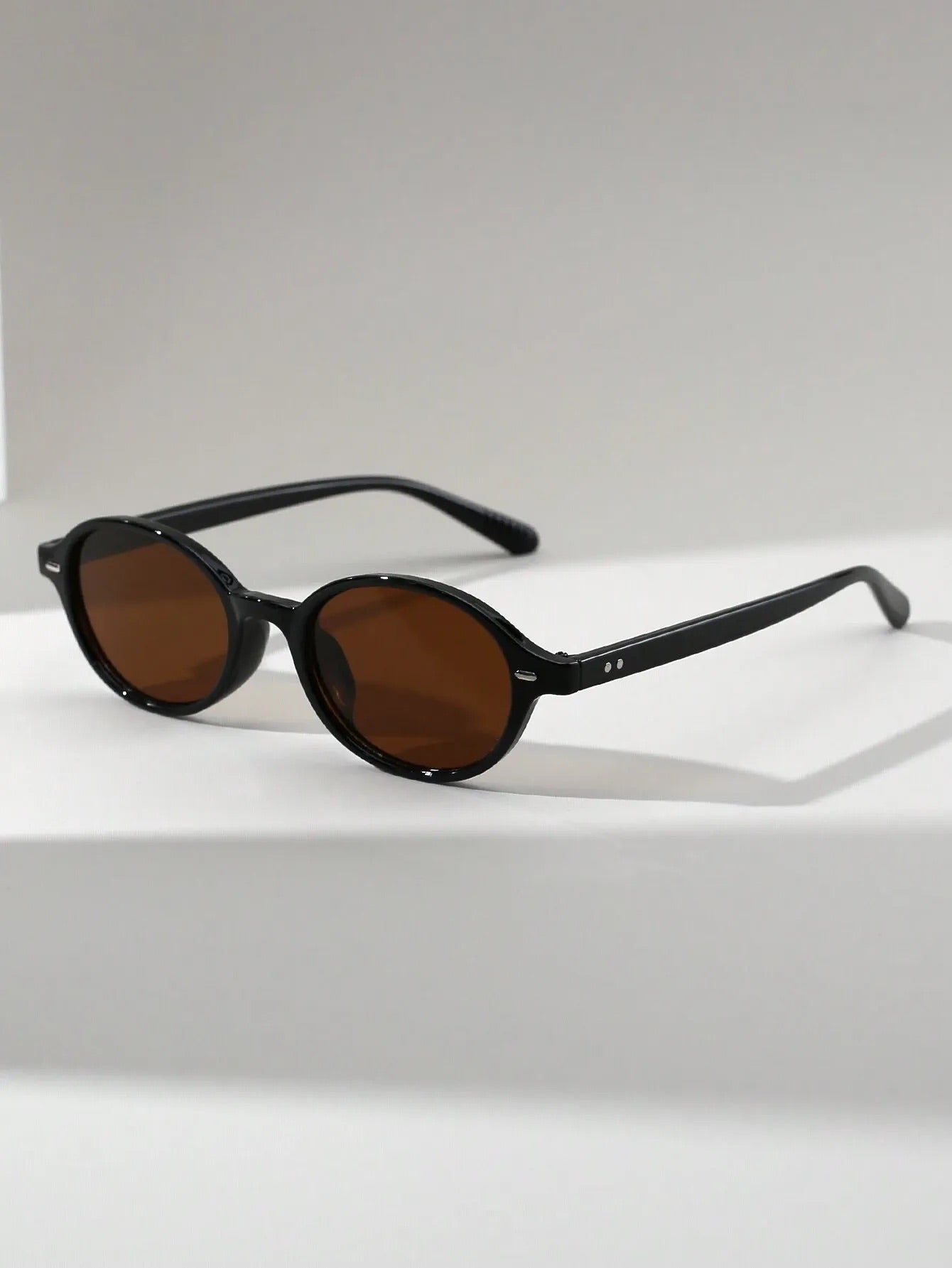 green lens retro sunglasses UV protection glare reduction