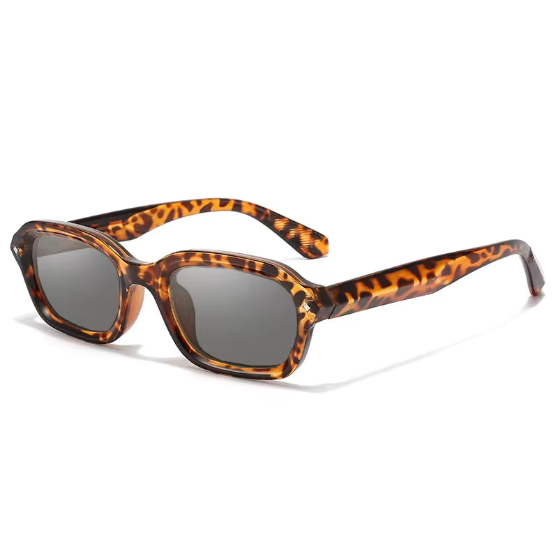 Retro punk style reading glasses with anti-glare HD lenses for adults