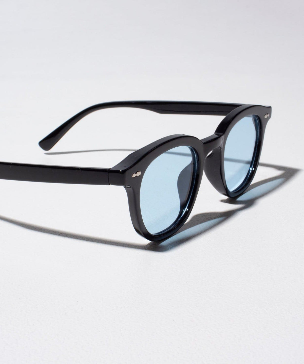 women fashion sunglasses with rounded square tortoise frame