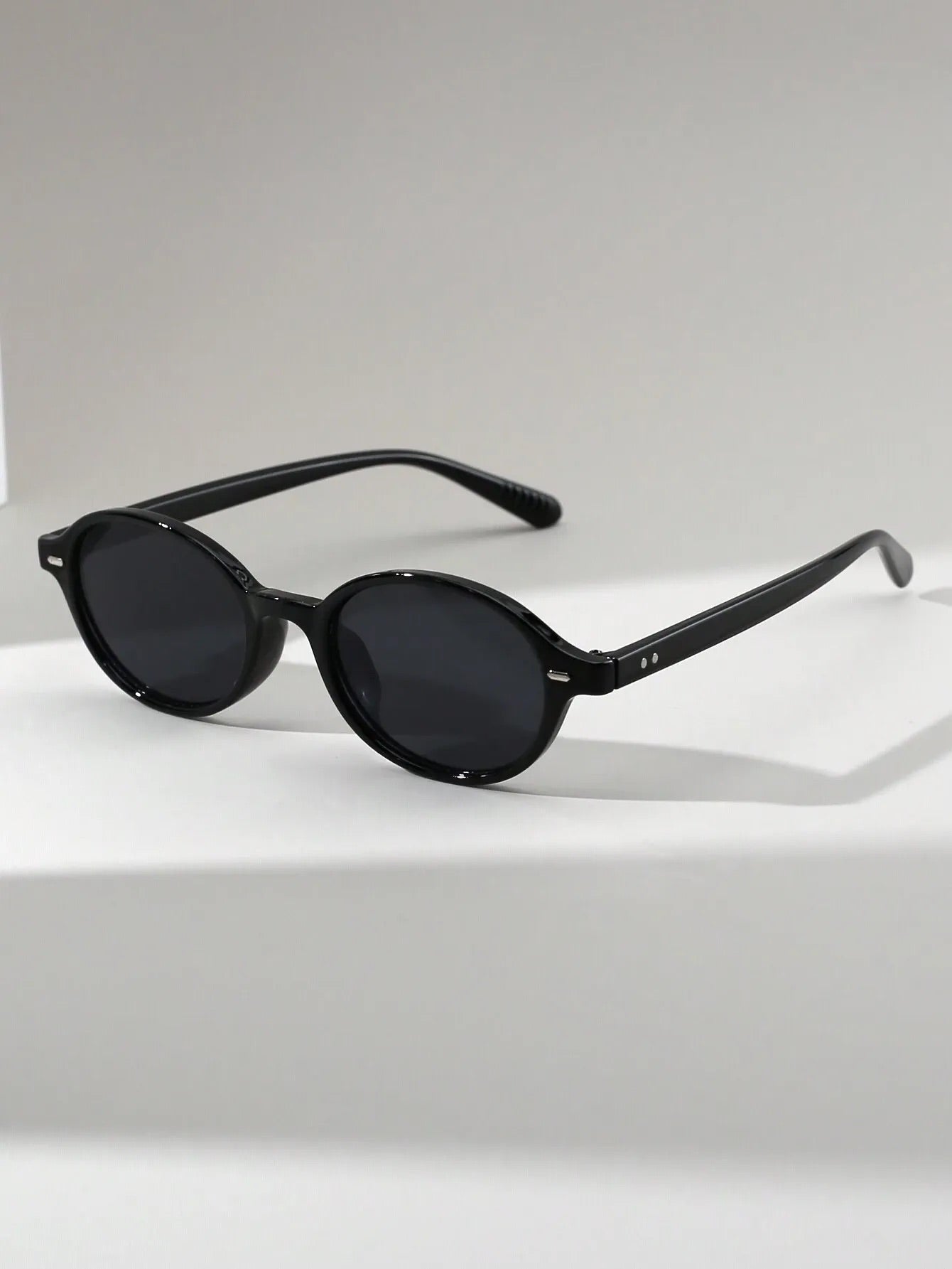 retro sunglasses tortoise frame close up detail