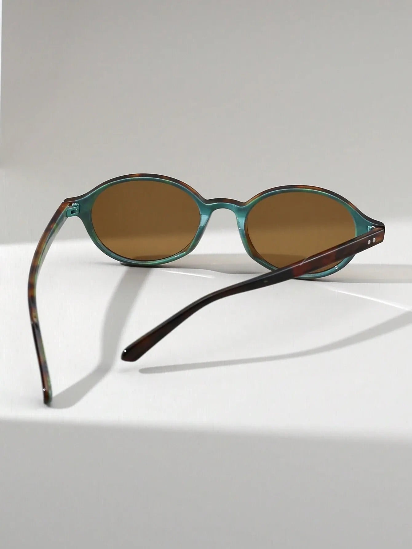 tortoiseshell round sunglasses lightweight everyday wear