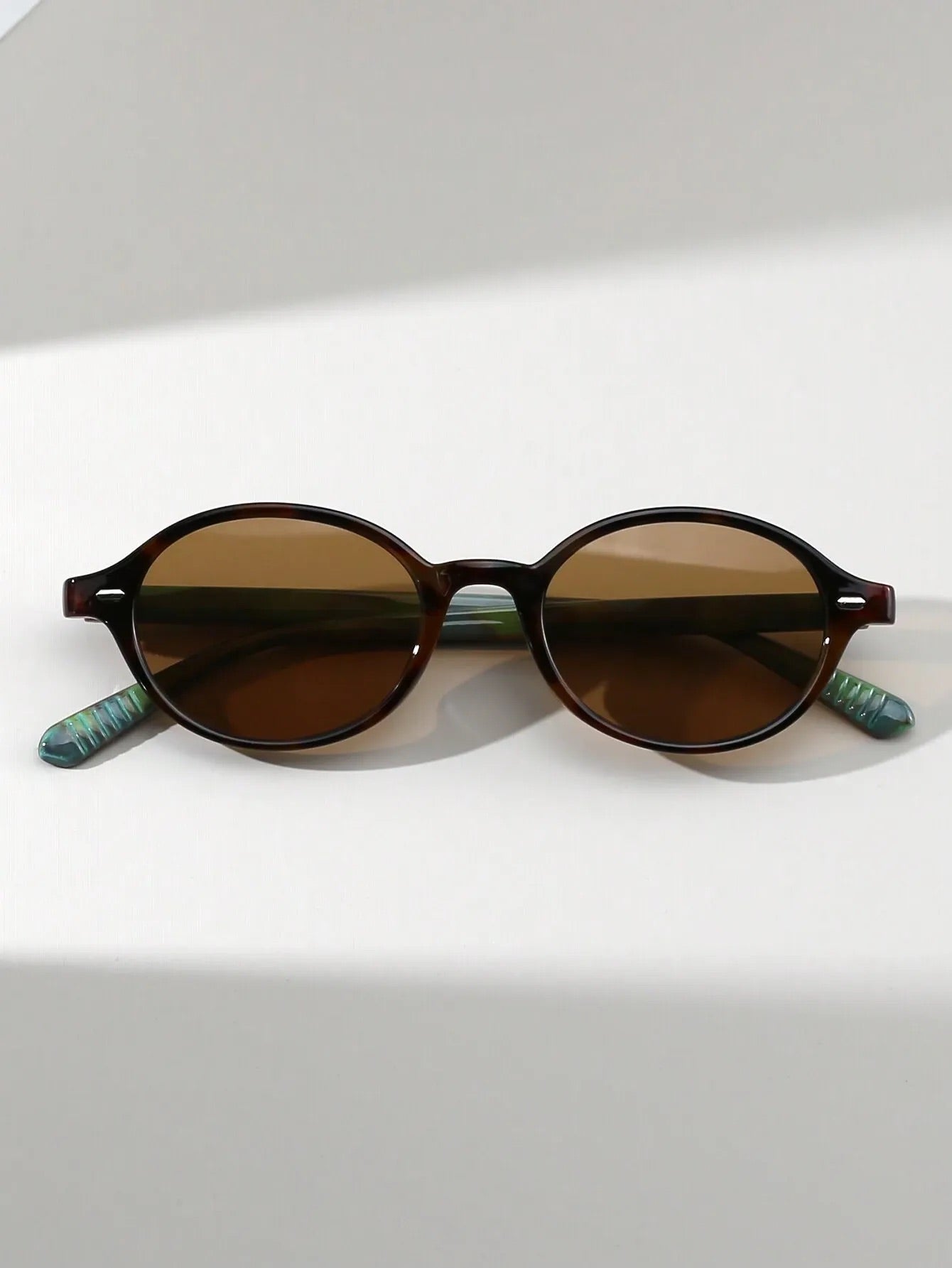 vintage oval sunglasses green lens minimalist style
